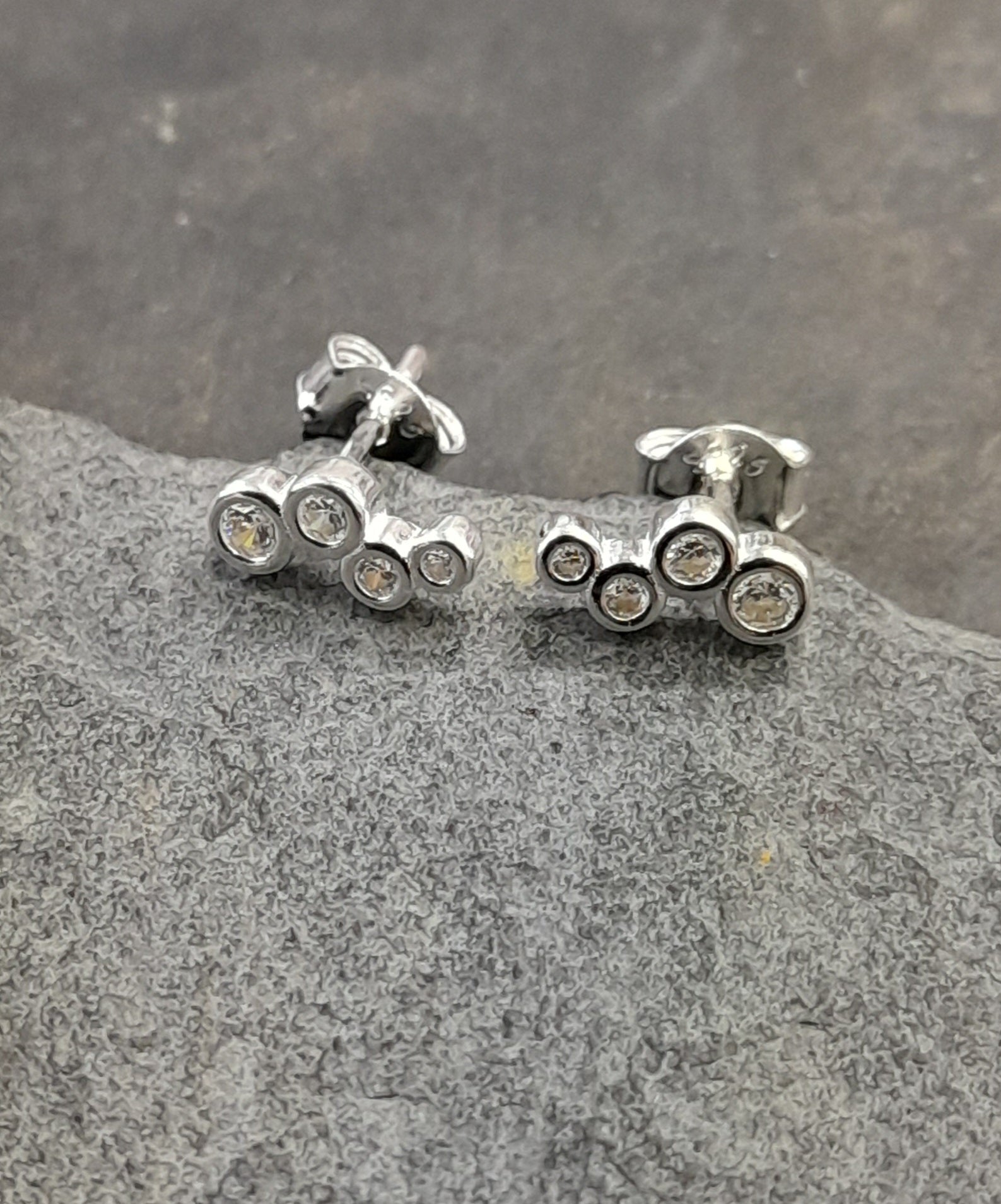4 Circle clear cz stud 8 X 4MM