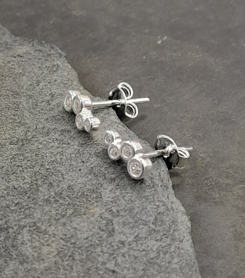 4 Circle clear cz stud 8 X 4MM