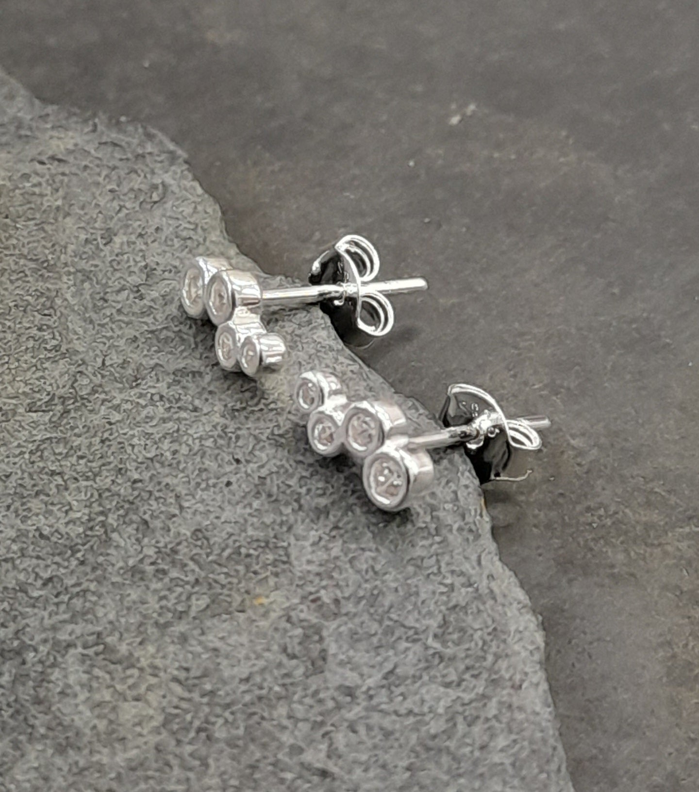 4 Circle clear cz stud 8 X 4MM