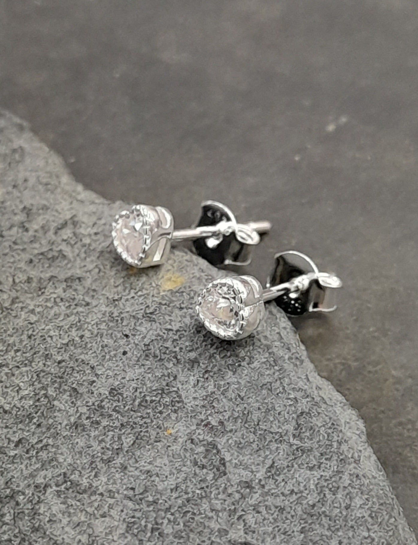 4MM Heart cz stud