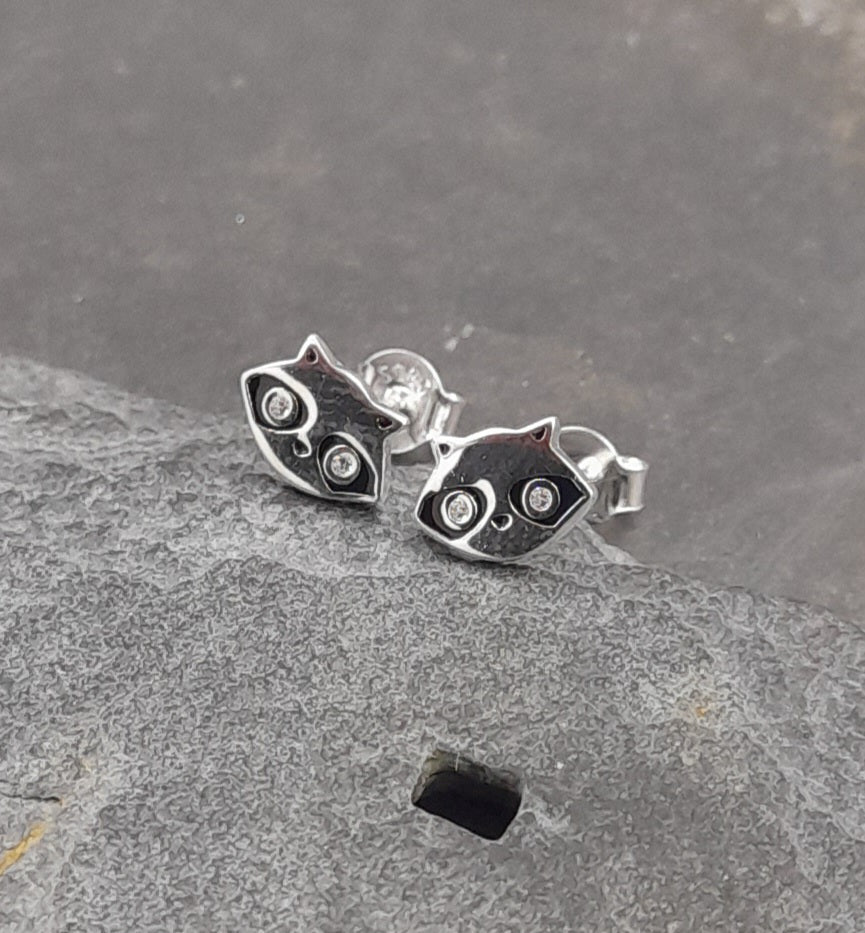 9 X 6MM Black eyed cat stud CZ