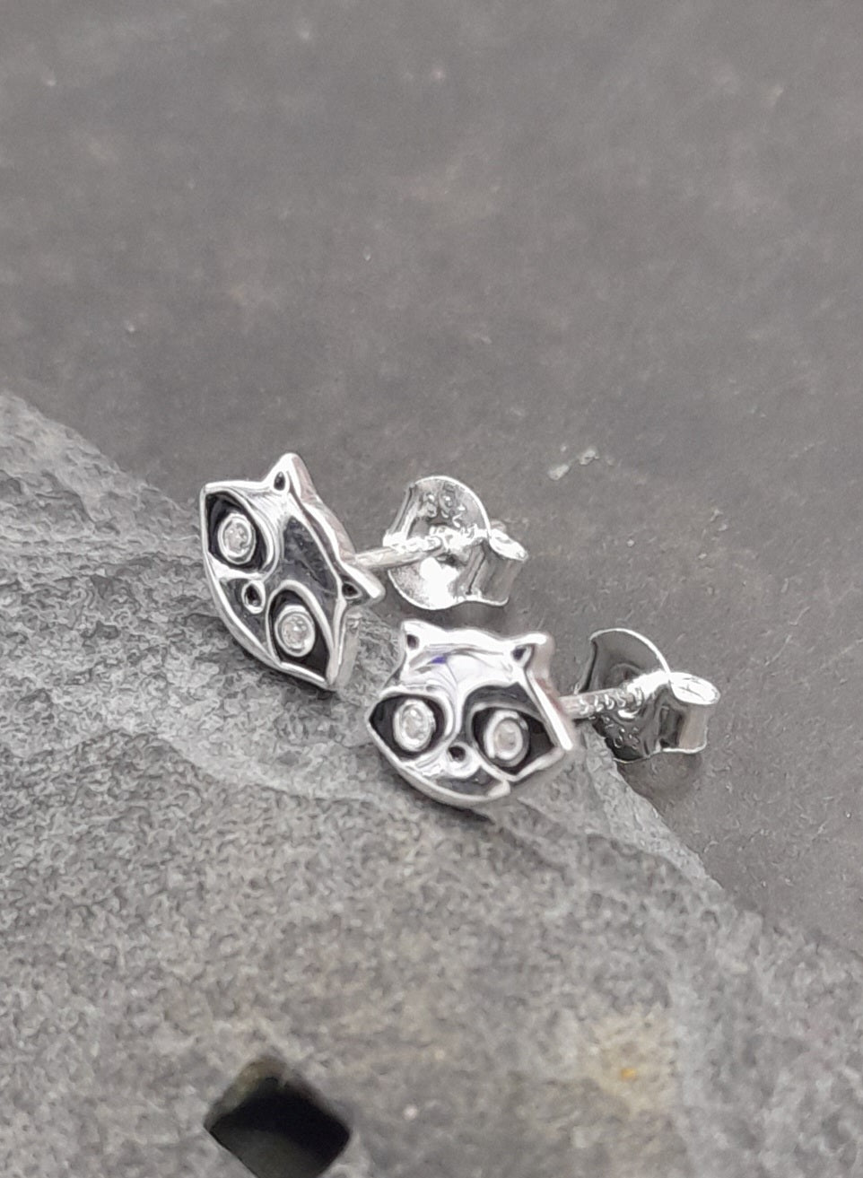 9 X 6MM Black eyed cat stud CZ