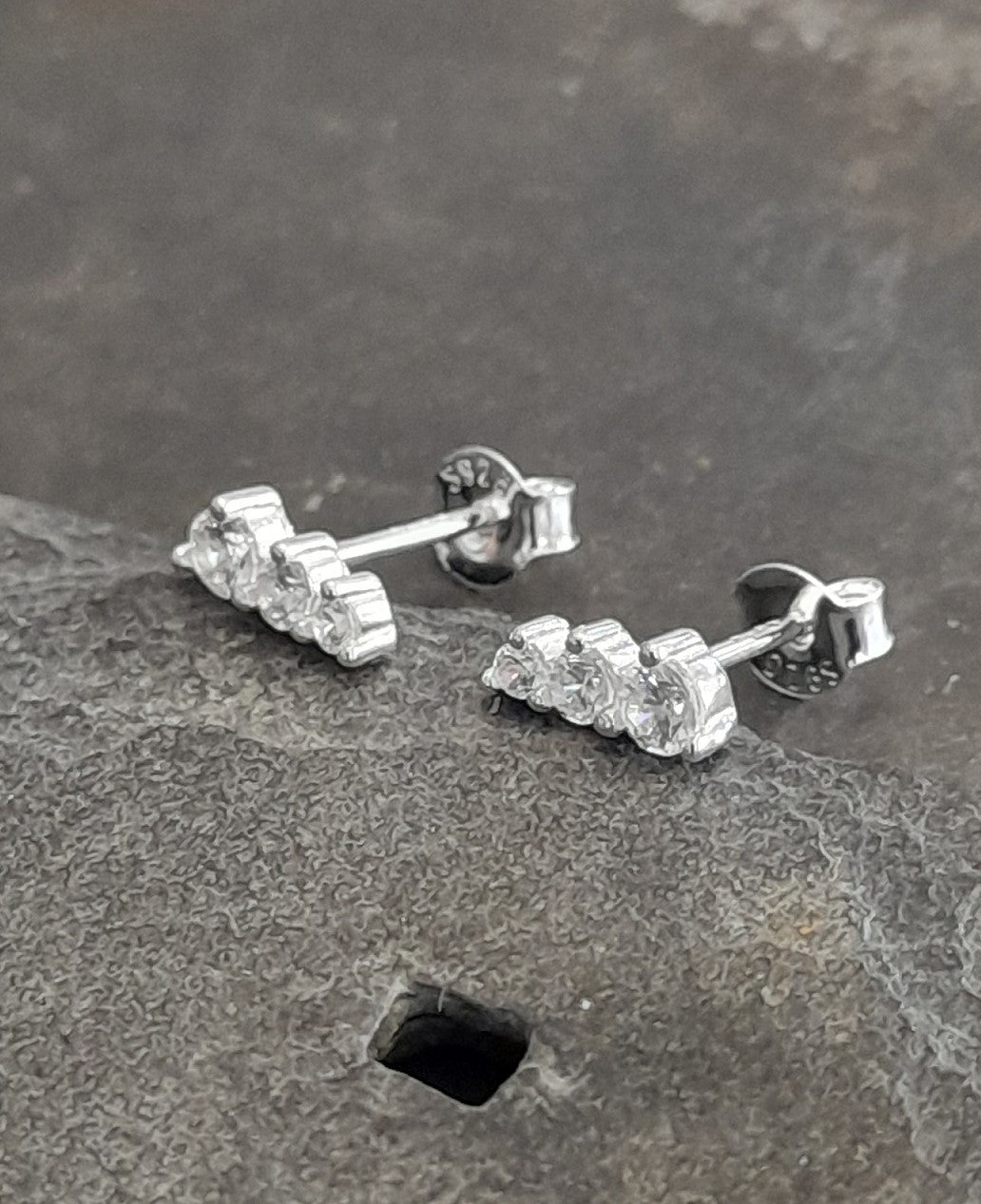 Varigated 3 row clear cz stud 8mm