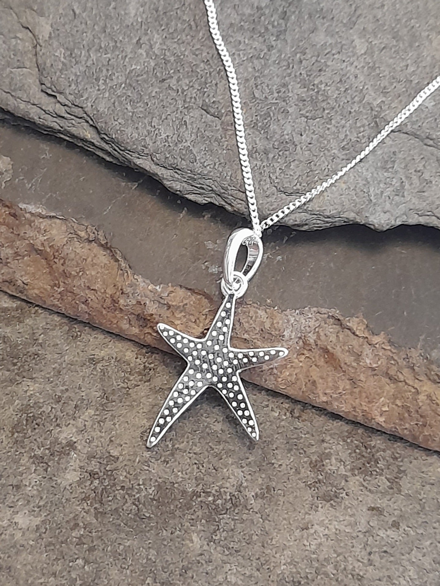 Blue starfish pendant 14 x 18mm