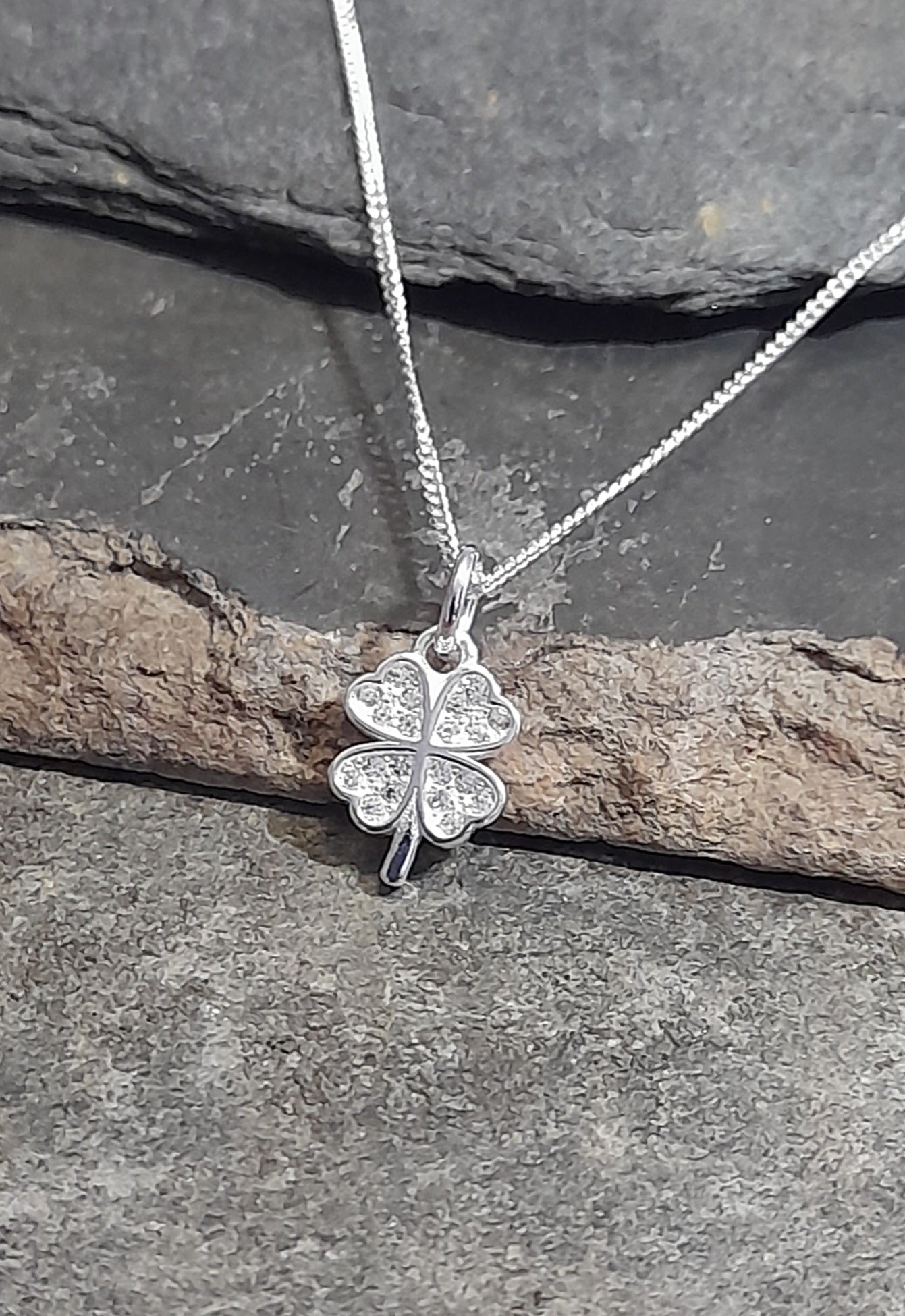 4 Leaf clover cz pendant 9mm