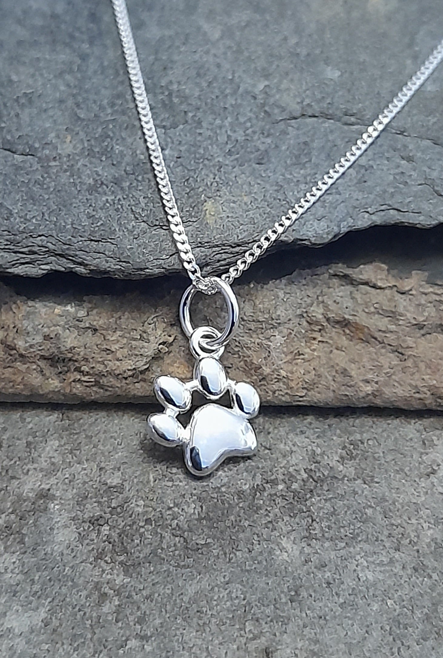 Dogs paw pendant 8mm