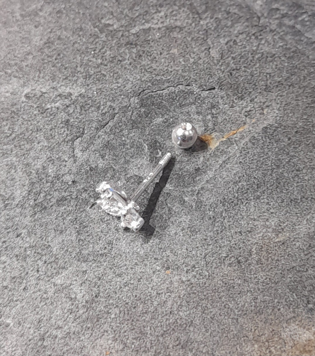 SS763B - NEW LABRET STYLE CZ 3 STAR STUD 8MM