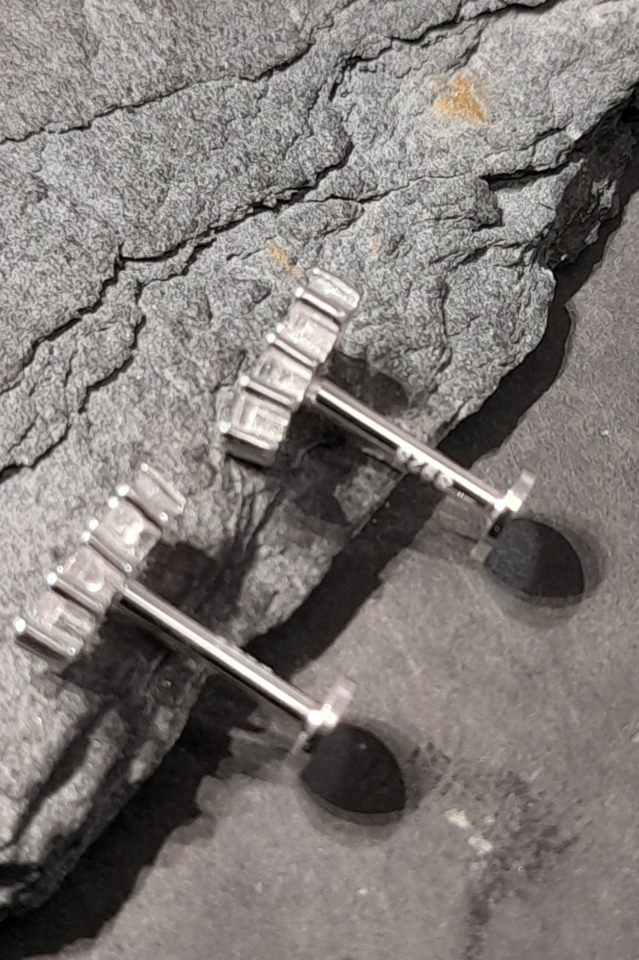 SS761B - NEW LABRET STYLE 3 CZ STUD 9MM