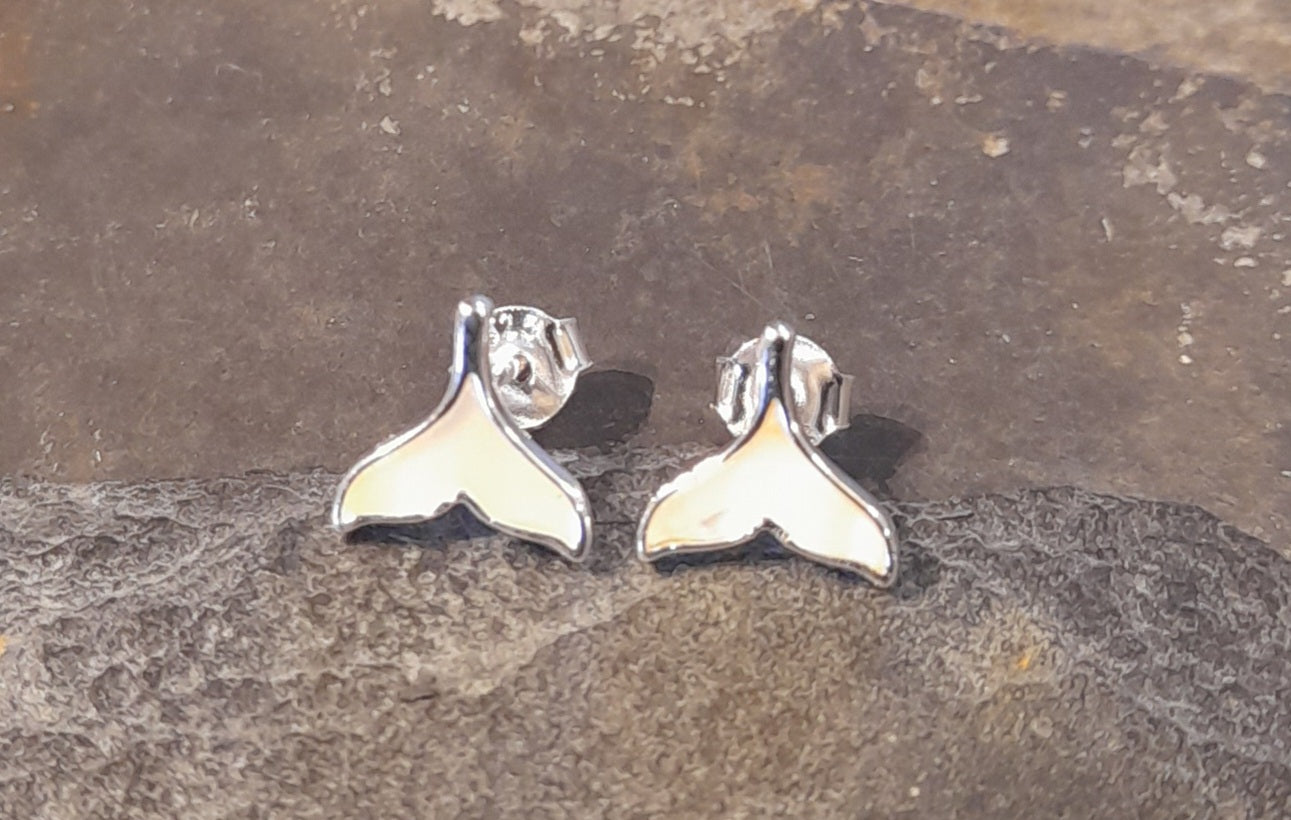 SS765B - MOP WHALE TAIL STUD 8 X 8MM