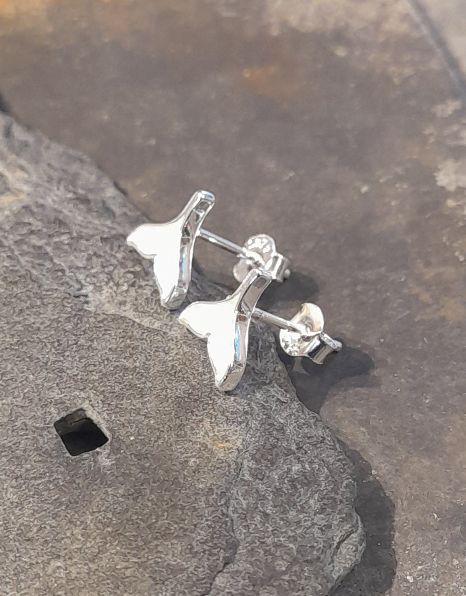 SS765B - MOP WHALE TAIL STUD 8 X 8MM