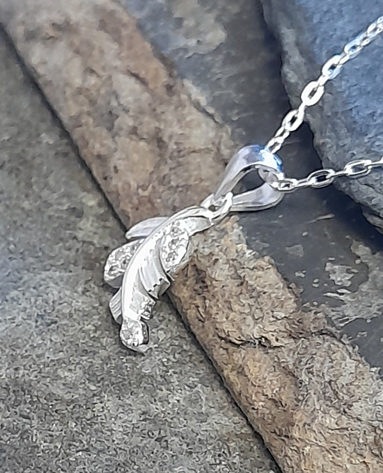 SP494BC - CZ LEAF PENDANT 10MM