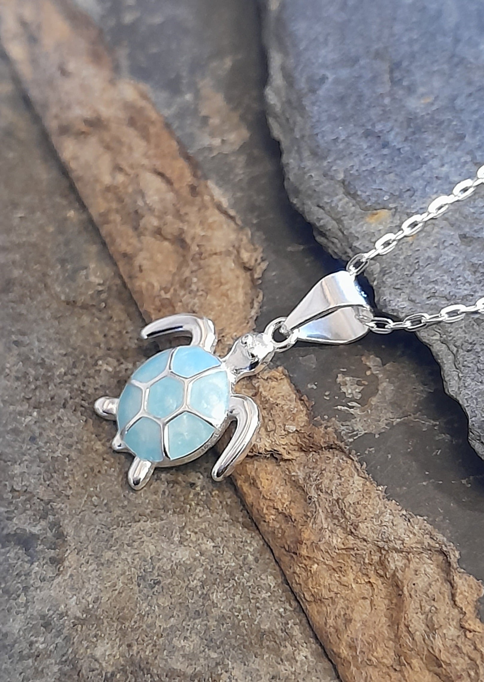 SP498BC - RESIN TURTLE PENDANT 14 X 12MM