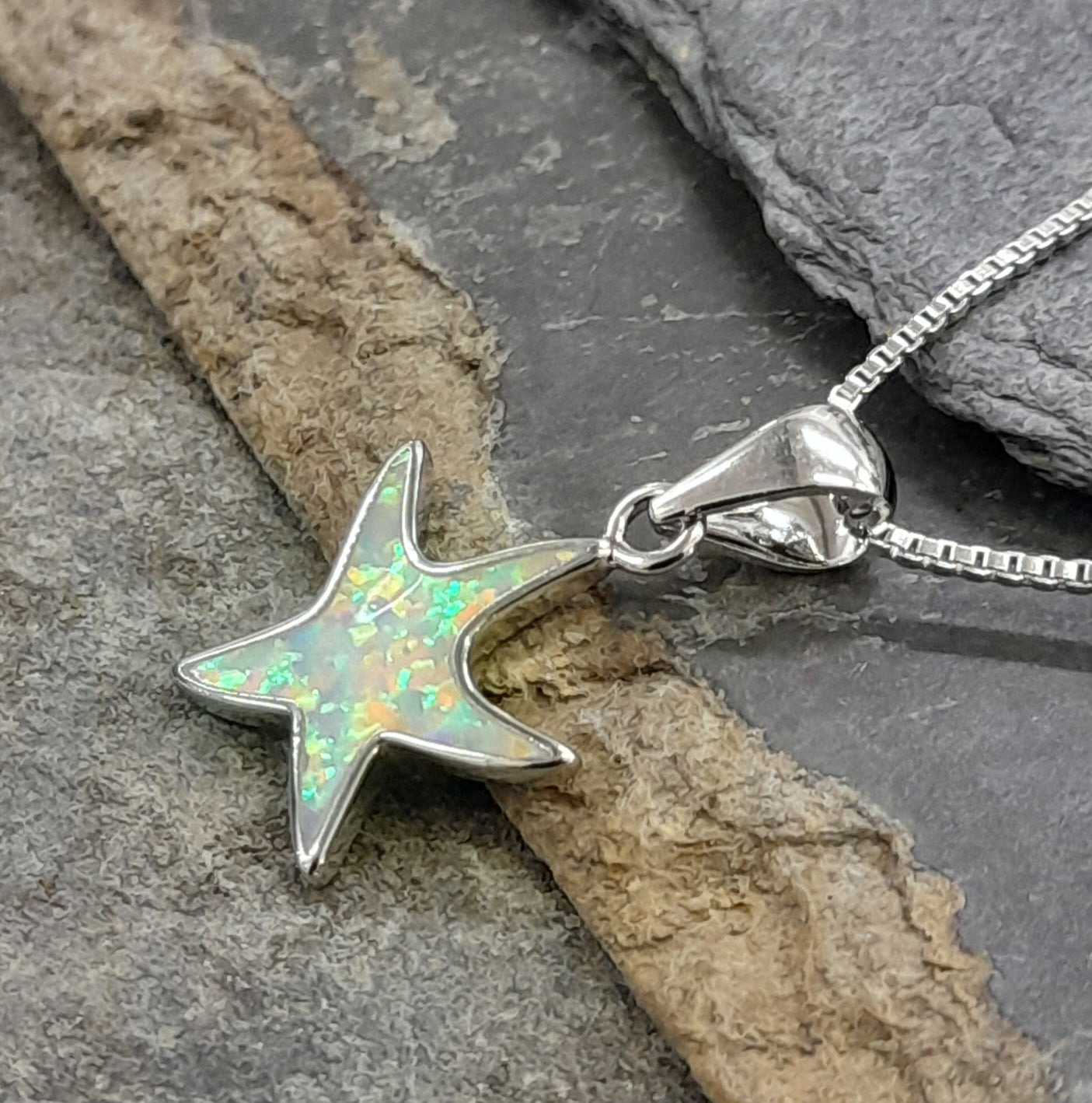 SP505BC - HAPPY S/FISH WHITE  SYN OPAL P/D  15MM