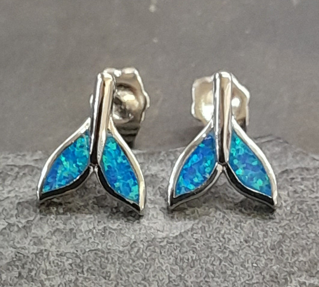 WHALE TAIL SYN/OPAL S/PLATE 9X8MM STUD