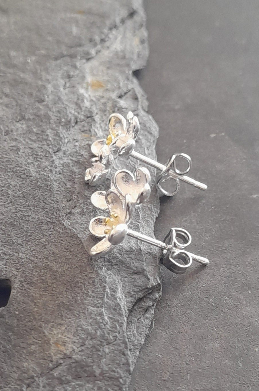 SS768B - Brushed silver plate 2 flower stud 12x10m