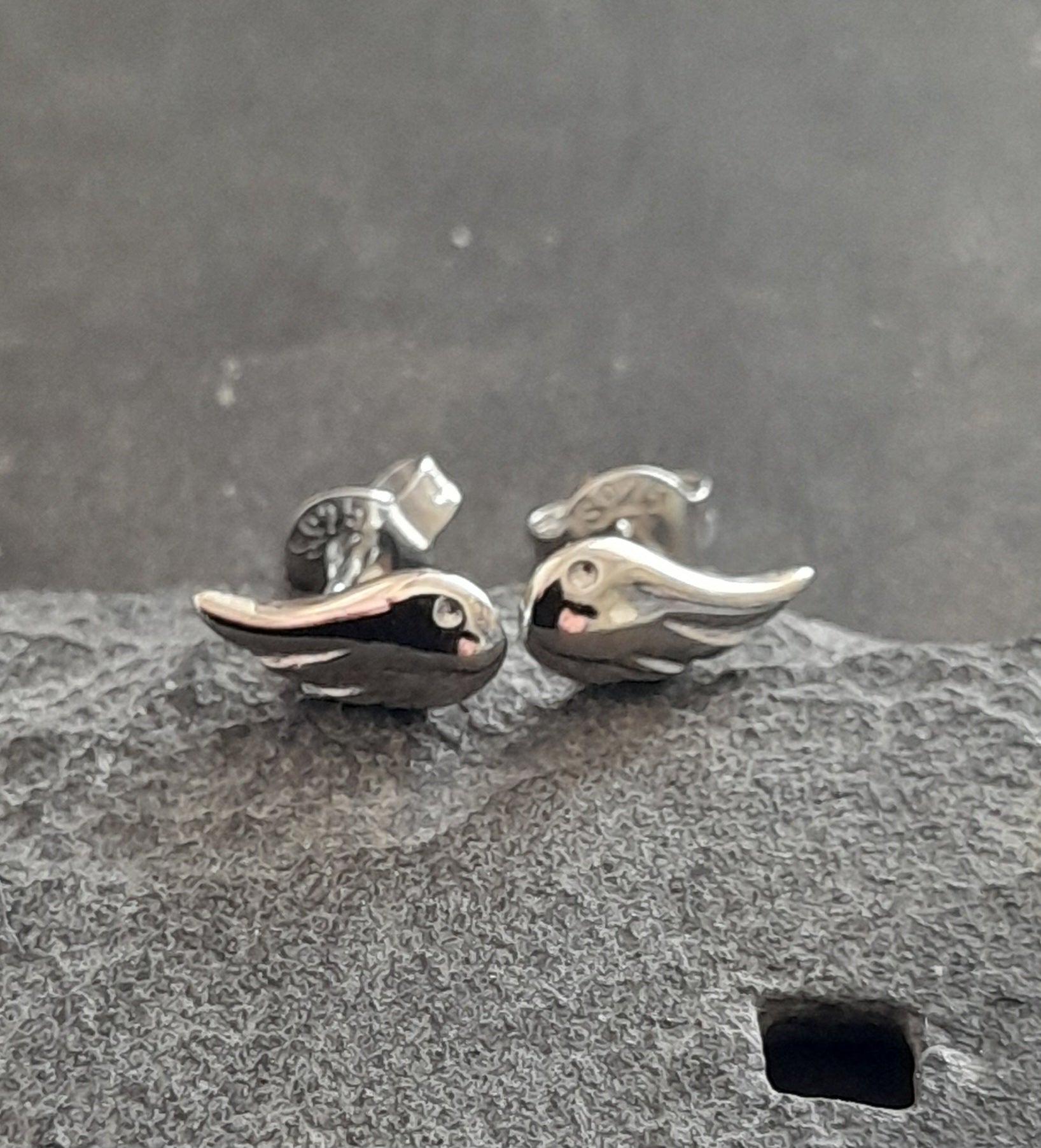 SS770B - Angel Wing stud s/plate 8x4mm