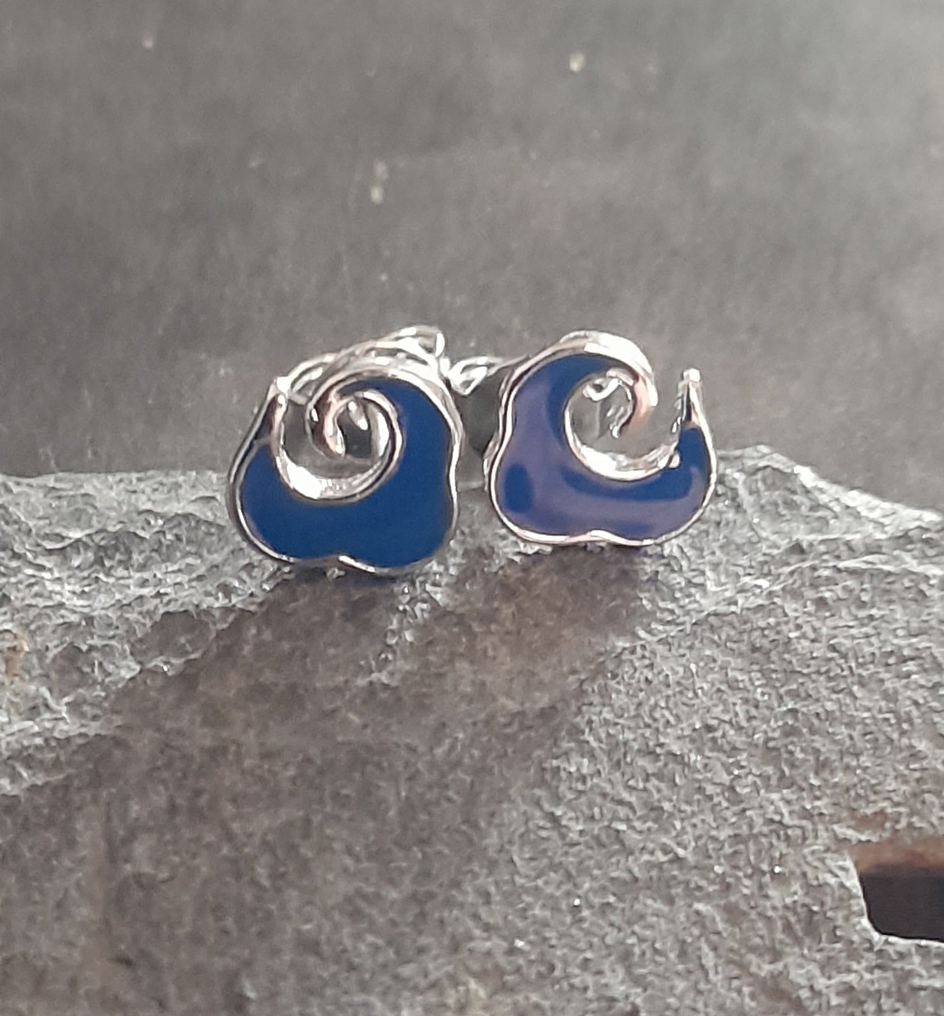 SS773B - Enamel Wave  stud s/plate 7mm