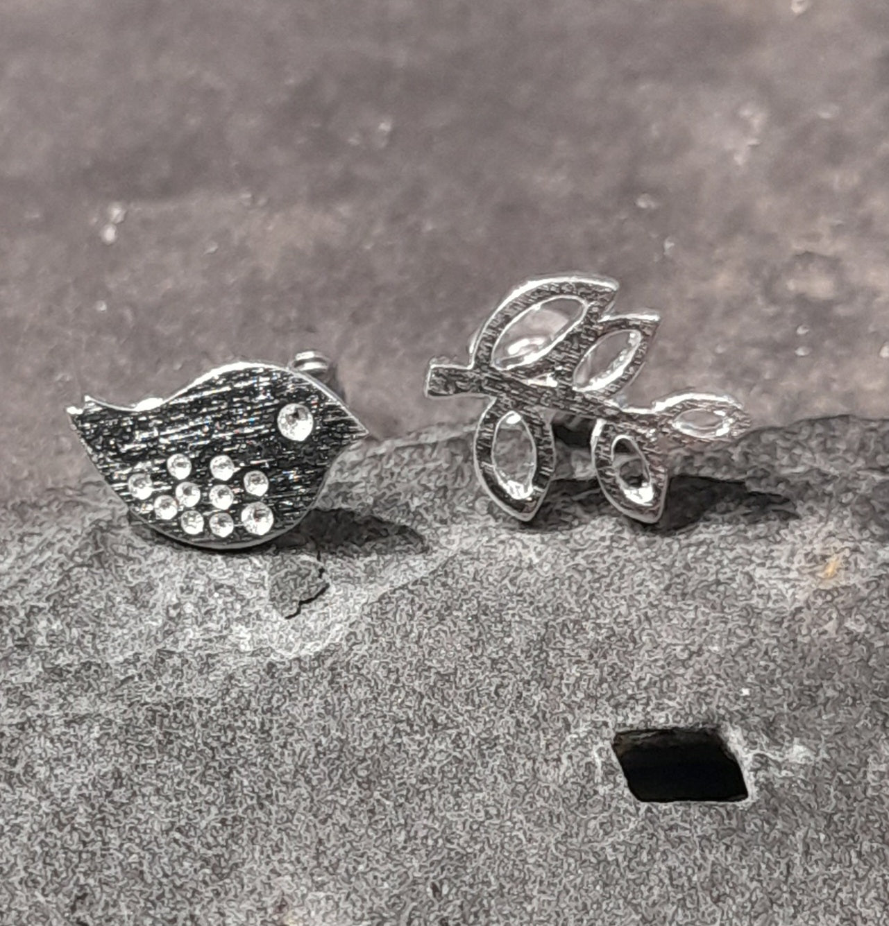 SS775B - Bird & Branch brushed stud s/plate 10mm