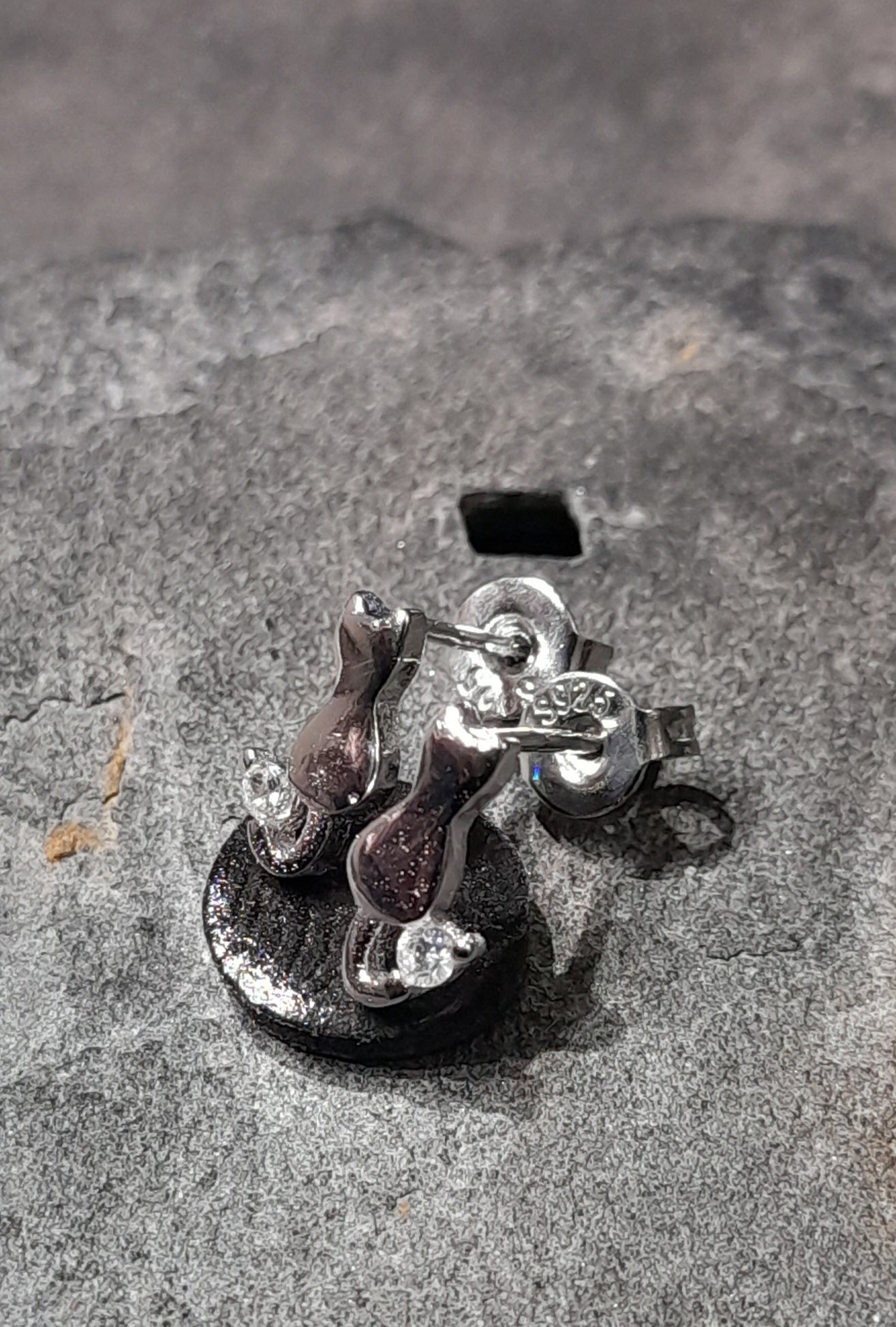 SS775B - Bird & Branch brushed stud s/plate 10mm