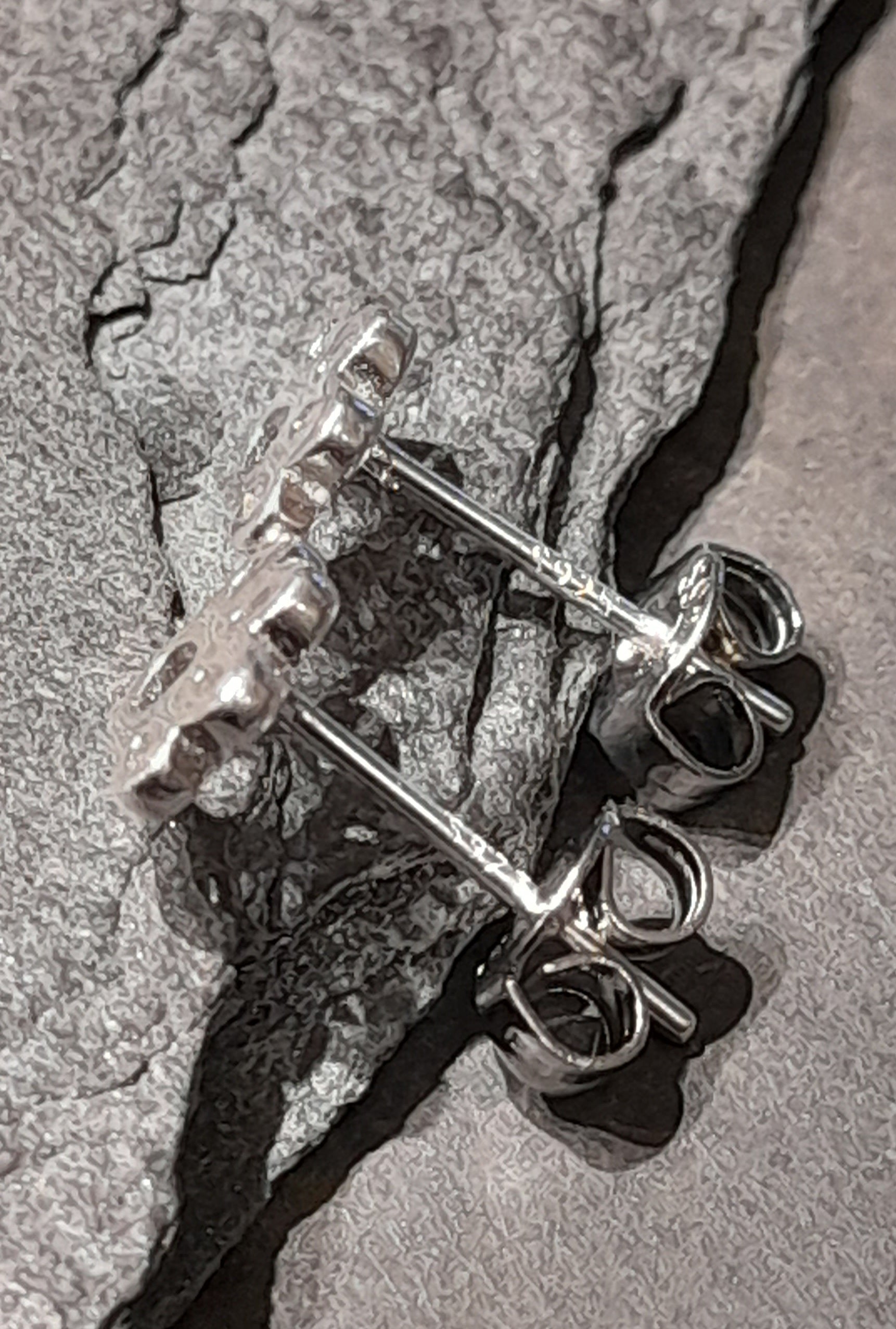 SS777B - Dogs Paw stud s/plate 6mm