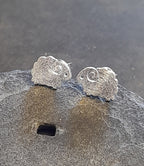 SS779B - Brushed effect Sheep stud s/plate 9x6mm