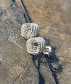 SS789B - Love Knot s/plate stud 9mm