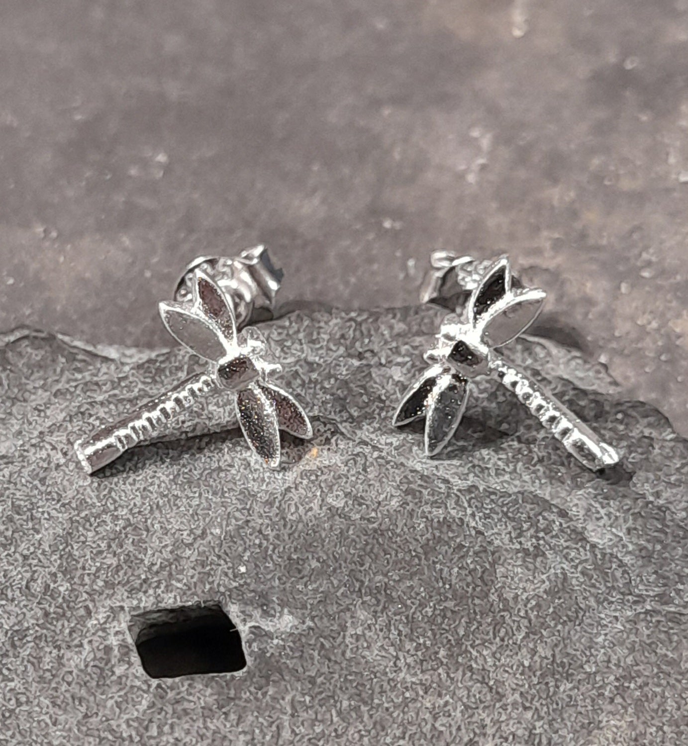SS807B - DRAGONFLY S/PLATE STUD 9MM