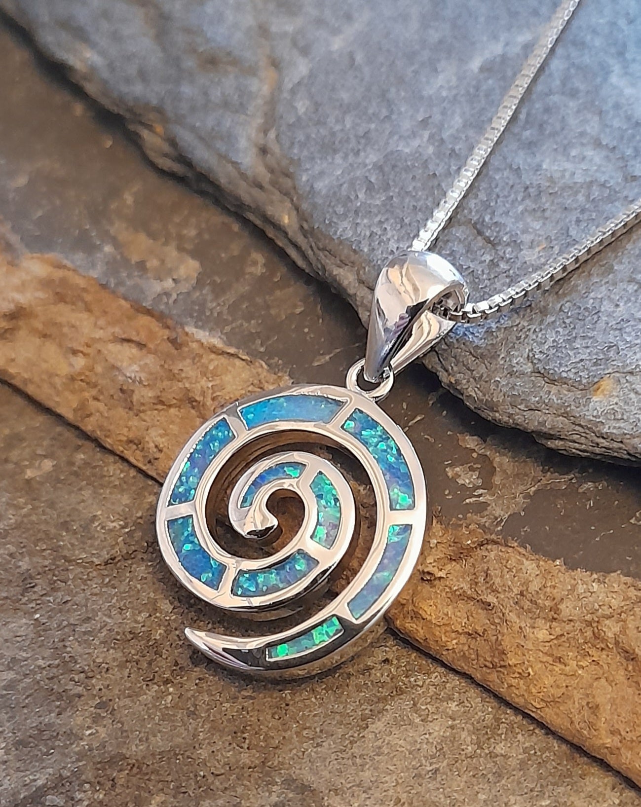 SP509BC - SWIRL BLUE SYN/OPAL PD S/PLATE 17MM