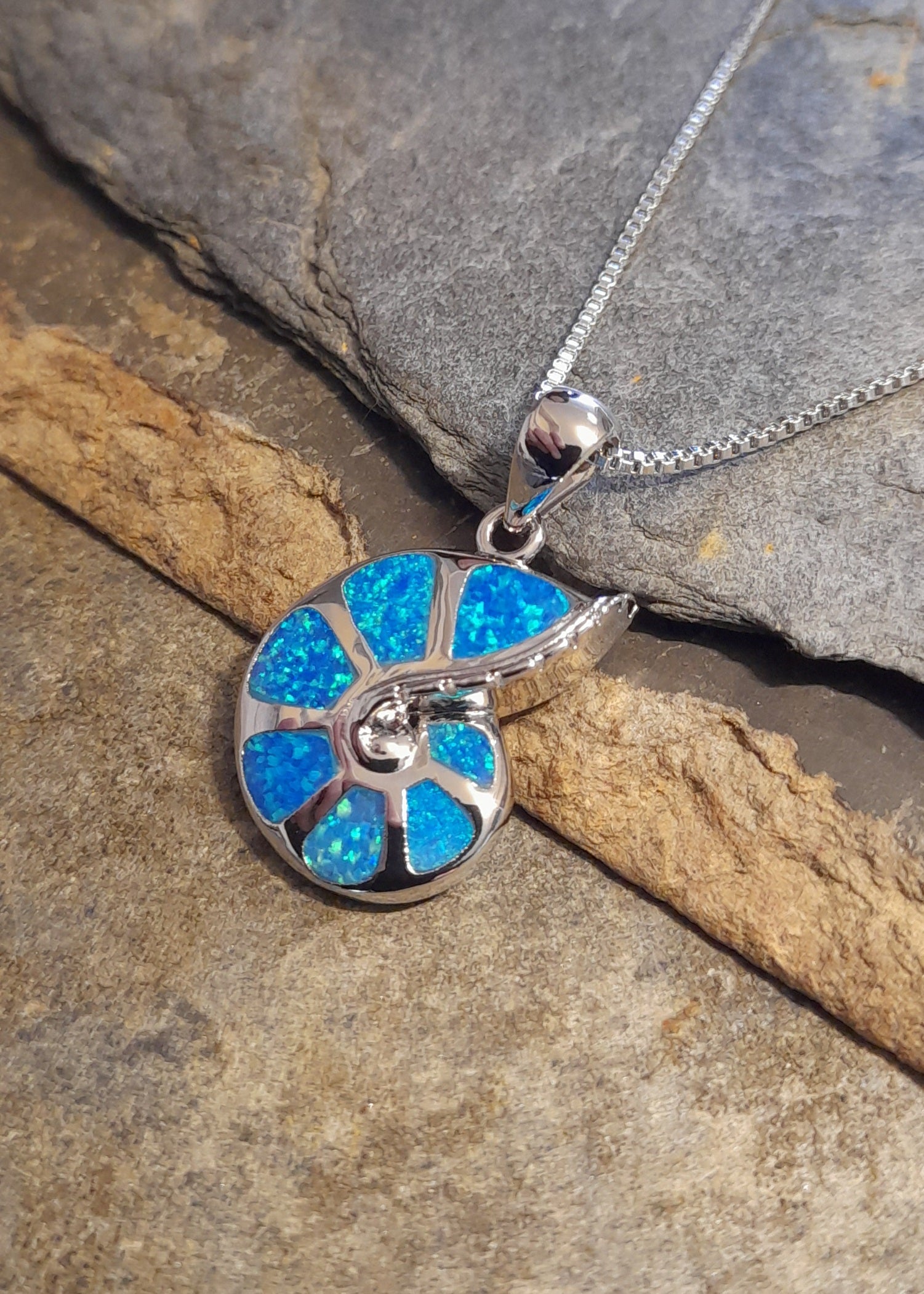 SP511BC - AMMONITE BLUE SYN/OPAL PD S/PLATE 20MM