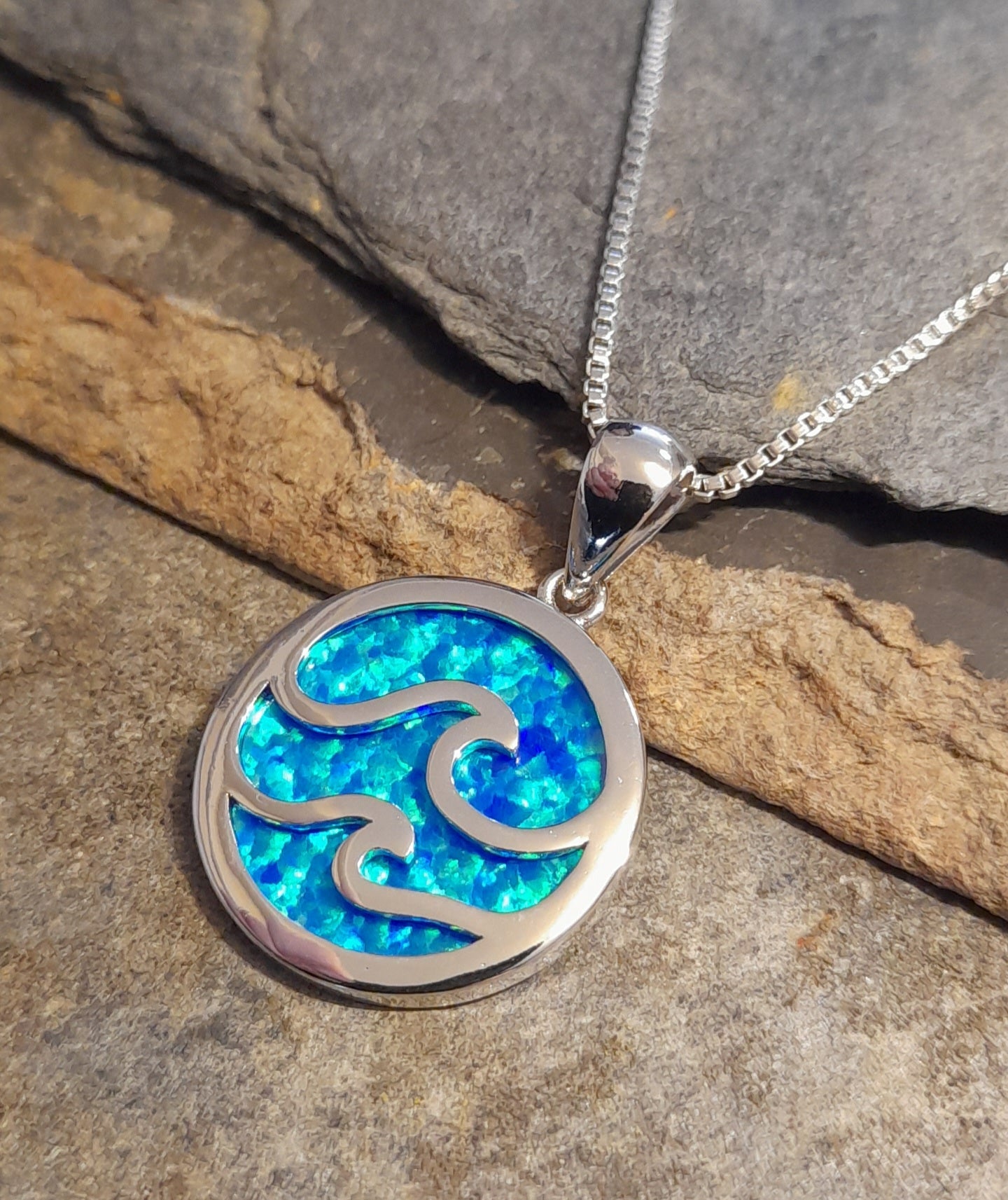 SP513BC - WAVE  BLUE SYN/OPAL PD S/PLATE 19MM