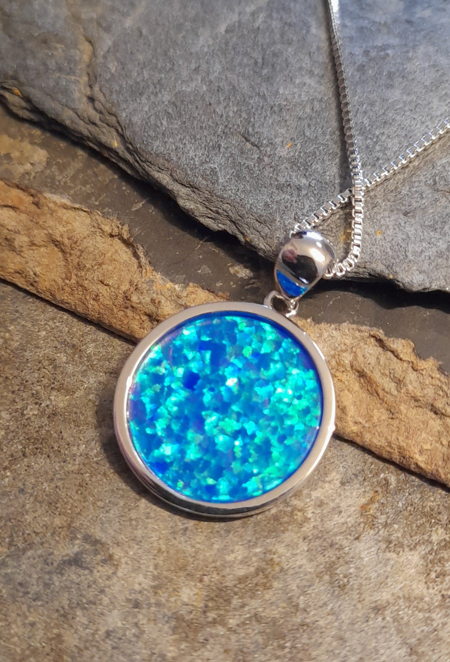 SP513BC - WAVE  BLUE SYN/OPAL PD S/PLATE 19MM