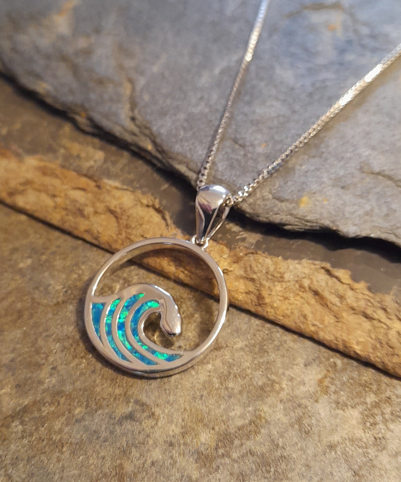 SP514BC - WAVE BLUE SYN/OPAL PD S/PLATE 19MM
