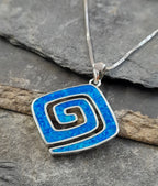 SP517BC - GREEK SWIRL SYN/OPAL S/PLATE P/D 32MM