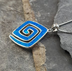 SP517BC - GREEK SWIRL SYN/OPAL S/PLATE P/D 32MM