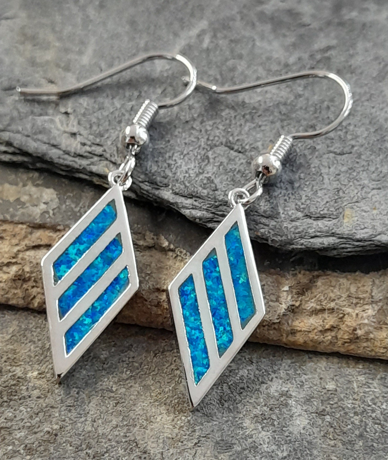 SE548B - GEOMETRIC SYN/OPAL S/PLATE E/R 20X10MM