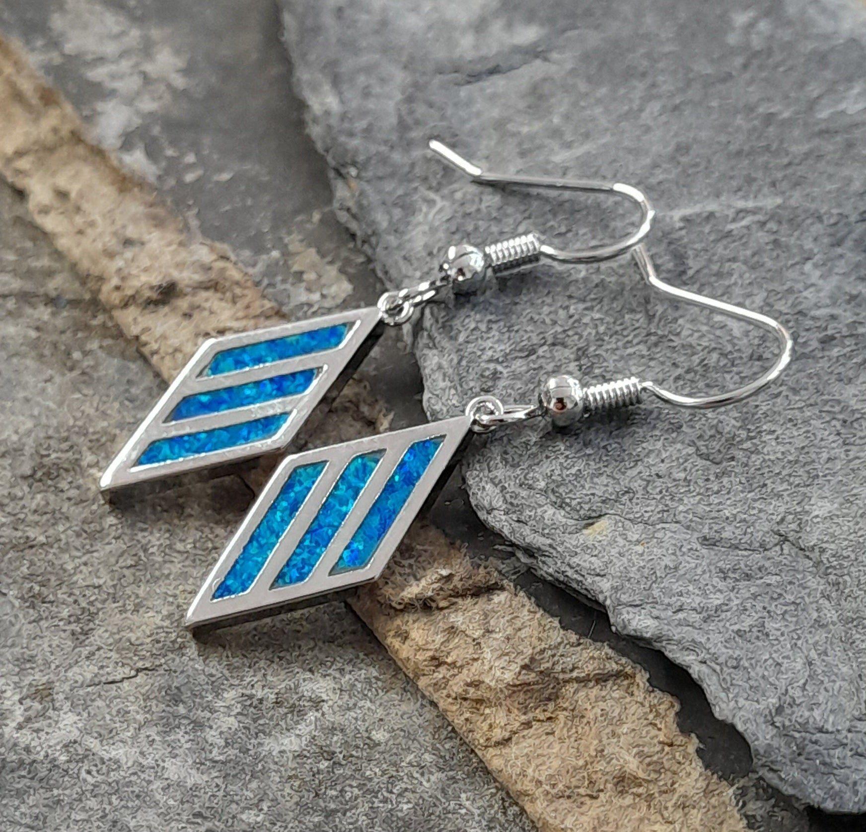 SE548B - GEOMETRIC SYN/OPAL S/PLATE E/R 20X10MM