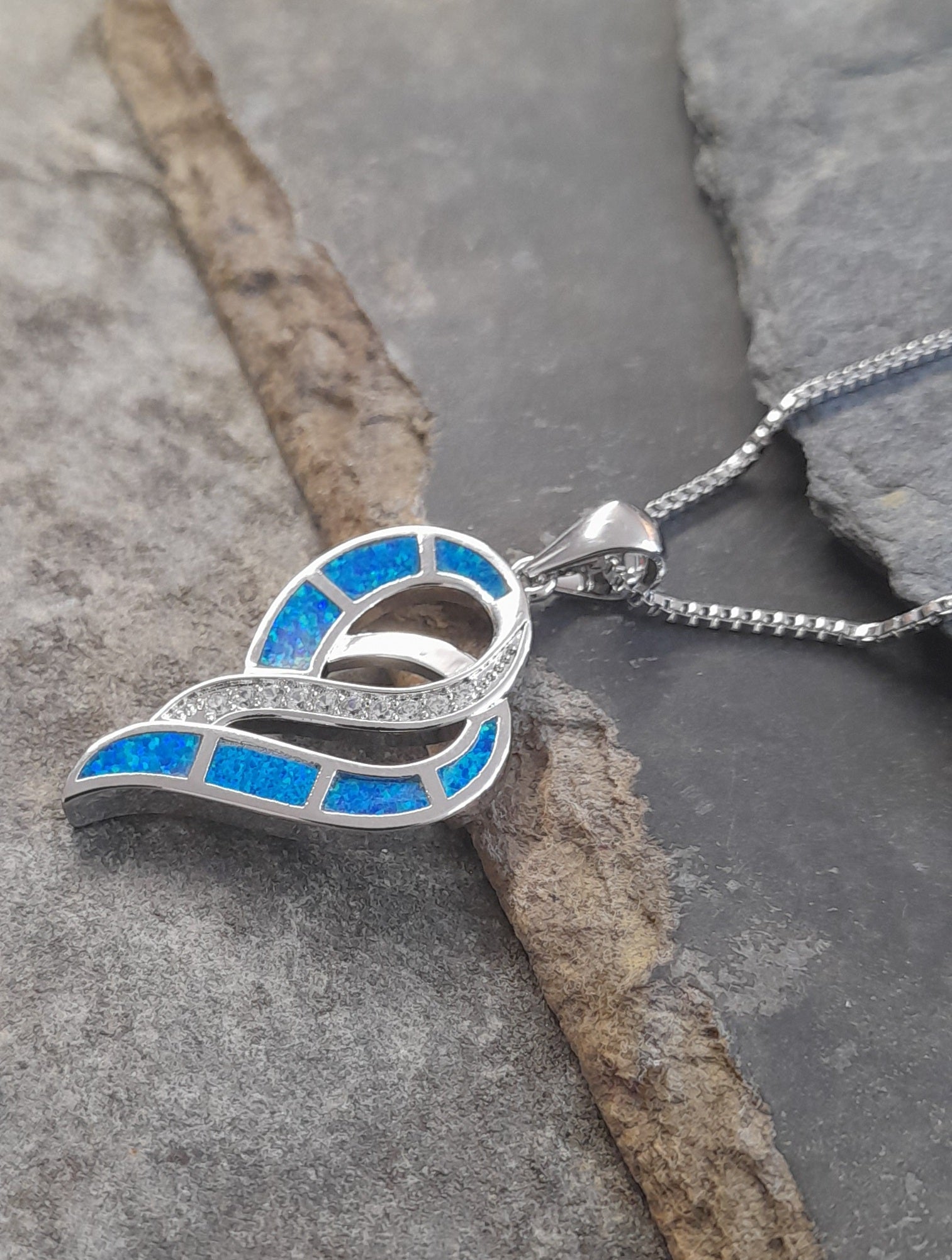 SP519BC - ELEGANT HEART WITH SYN/OPAL & CZ 30X20MM