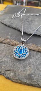 SP520BC - LOTUS FLOWER & CZ S/PLATE SYN/OPAL  22MM