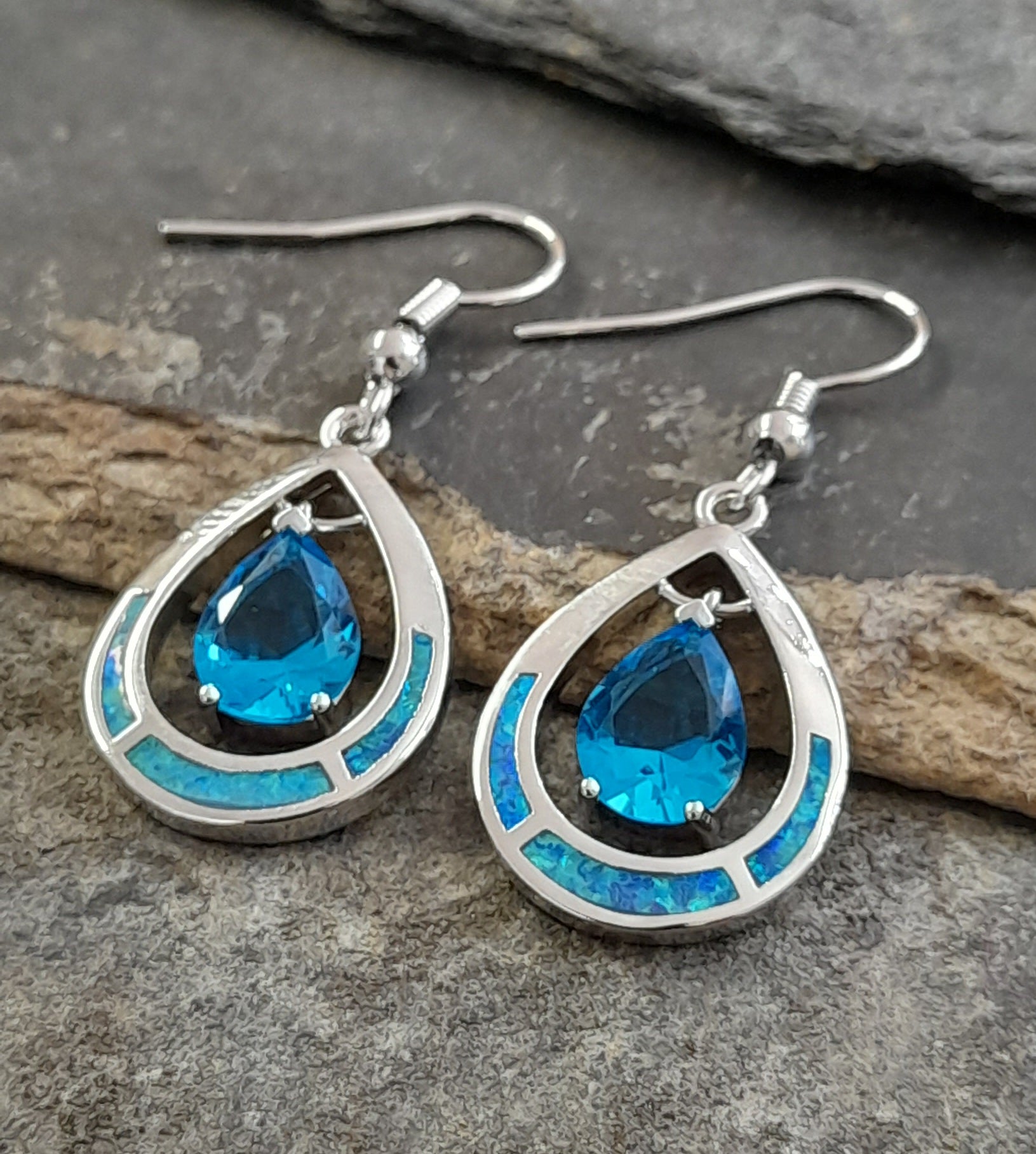 SE566B - 20X15MM S/PLATE SYN OPAL TEARDROP CZ ER