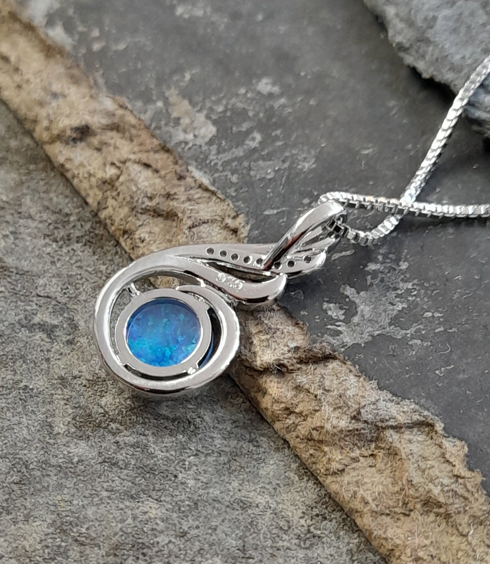 SP523BC -  22MM SYN OPAL & CZ TWIST S/PLATE PD
