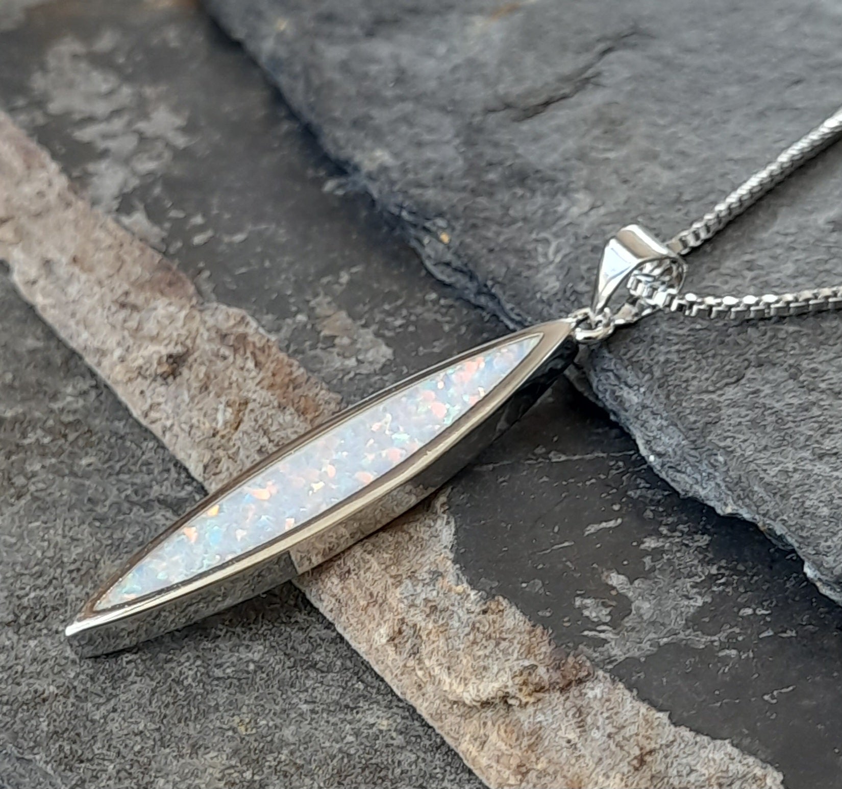 SP530BC -30MM ELEGANT WHITE SYN OPAL S/PLATE PD