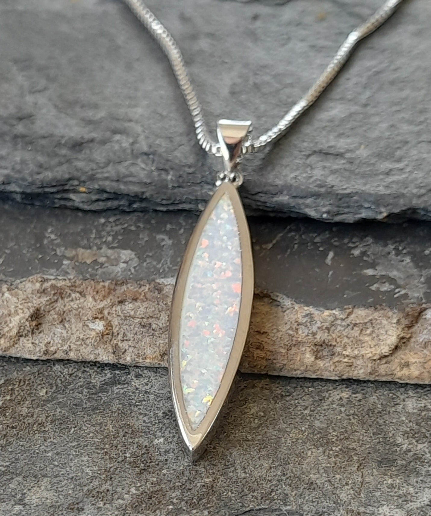 SP530BC -30MM ELEGANT WHITE SYN OPAL S/PLATE PD