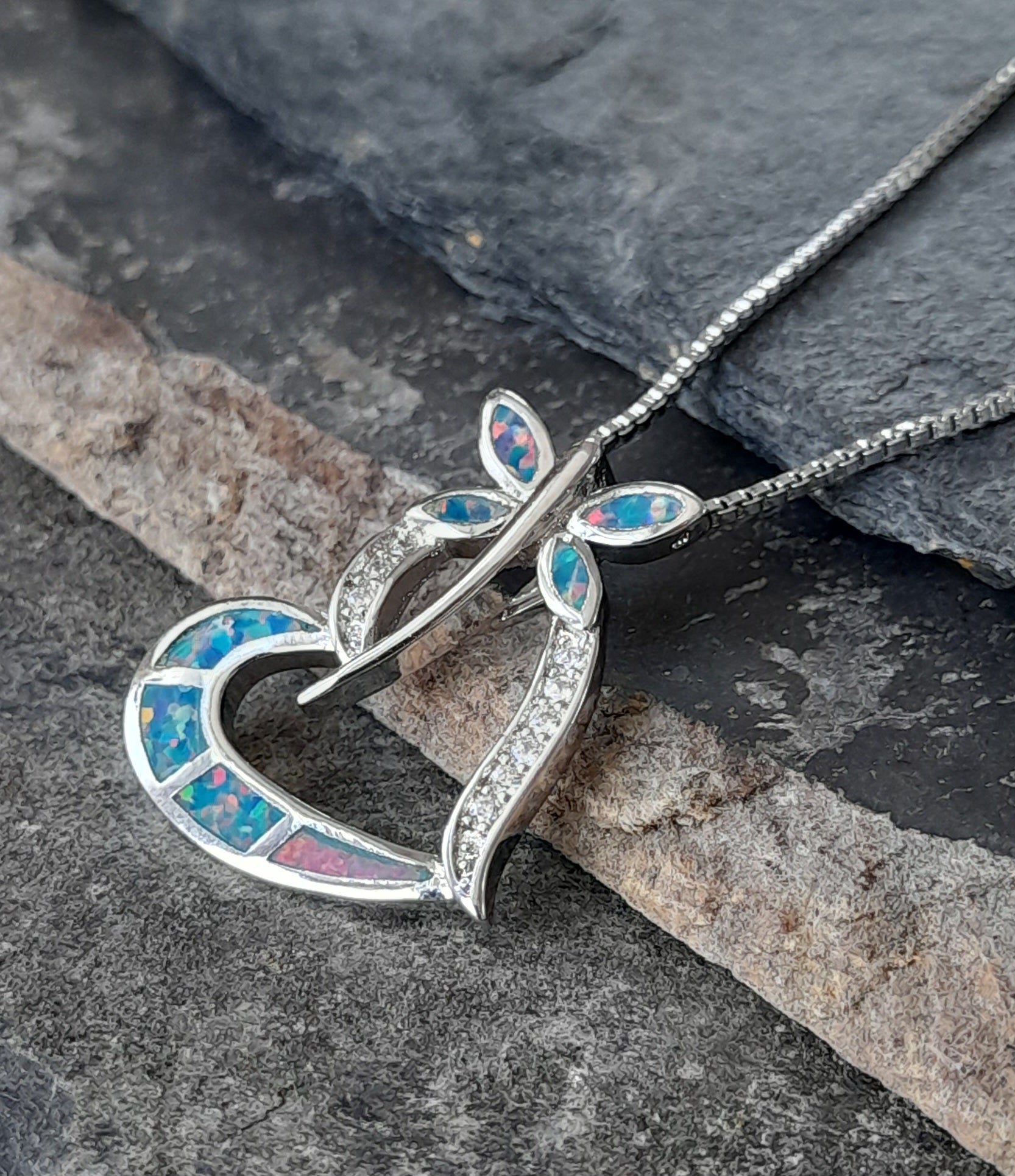 SP526BC -  22MM HEART CZ D/FLY SYN OPAL S/PLATE PD