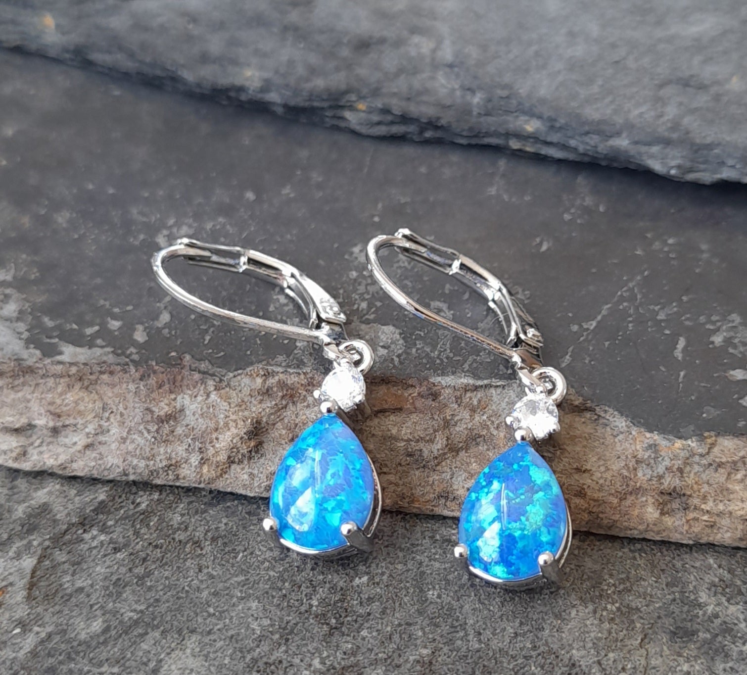 SE565B - 9MM TEARDROP S/PLATE BLUE SYN OPAL ER