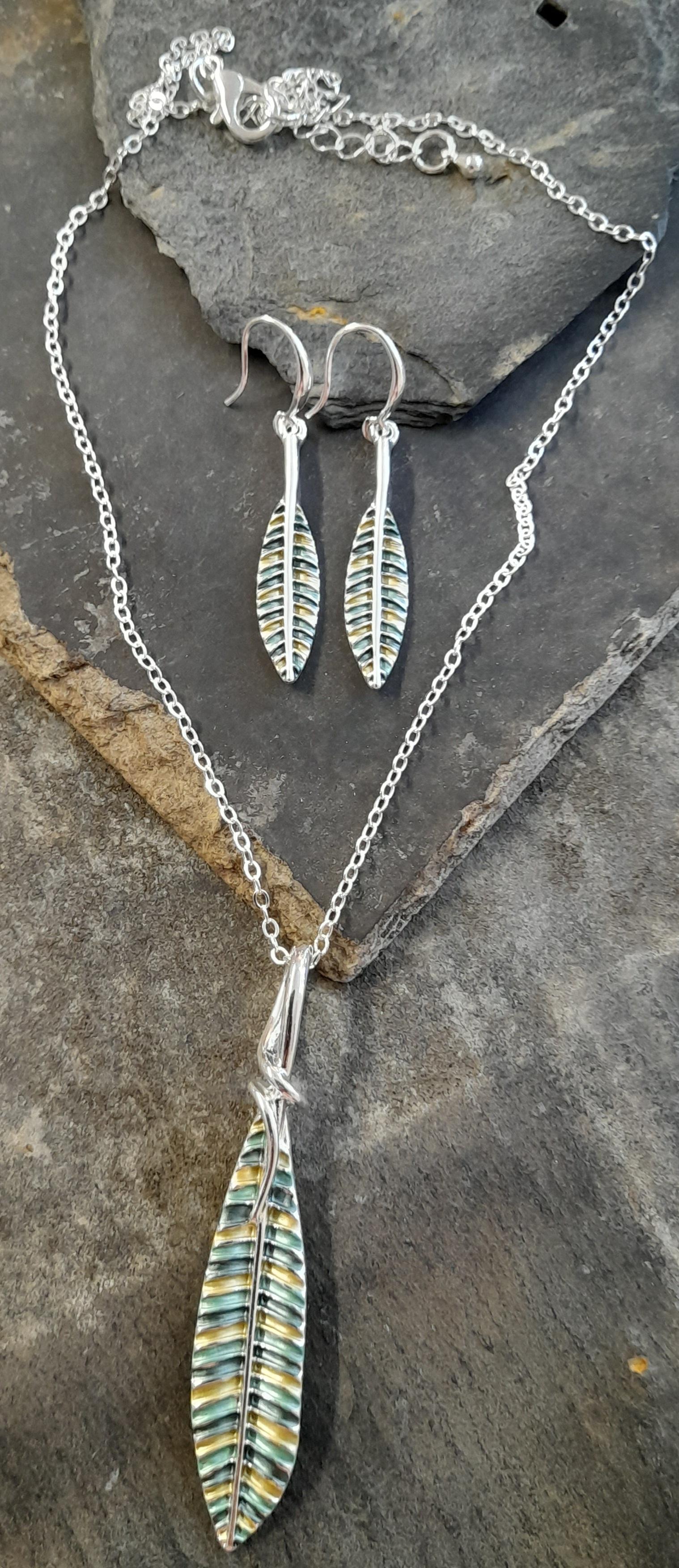 BLF013 - SILVER GREEN FEATHER SET