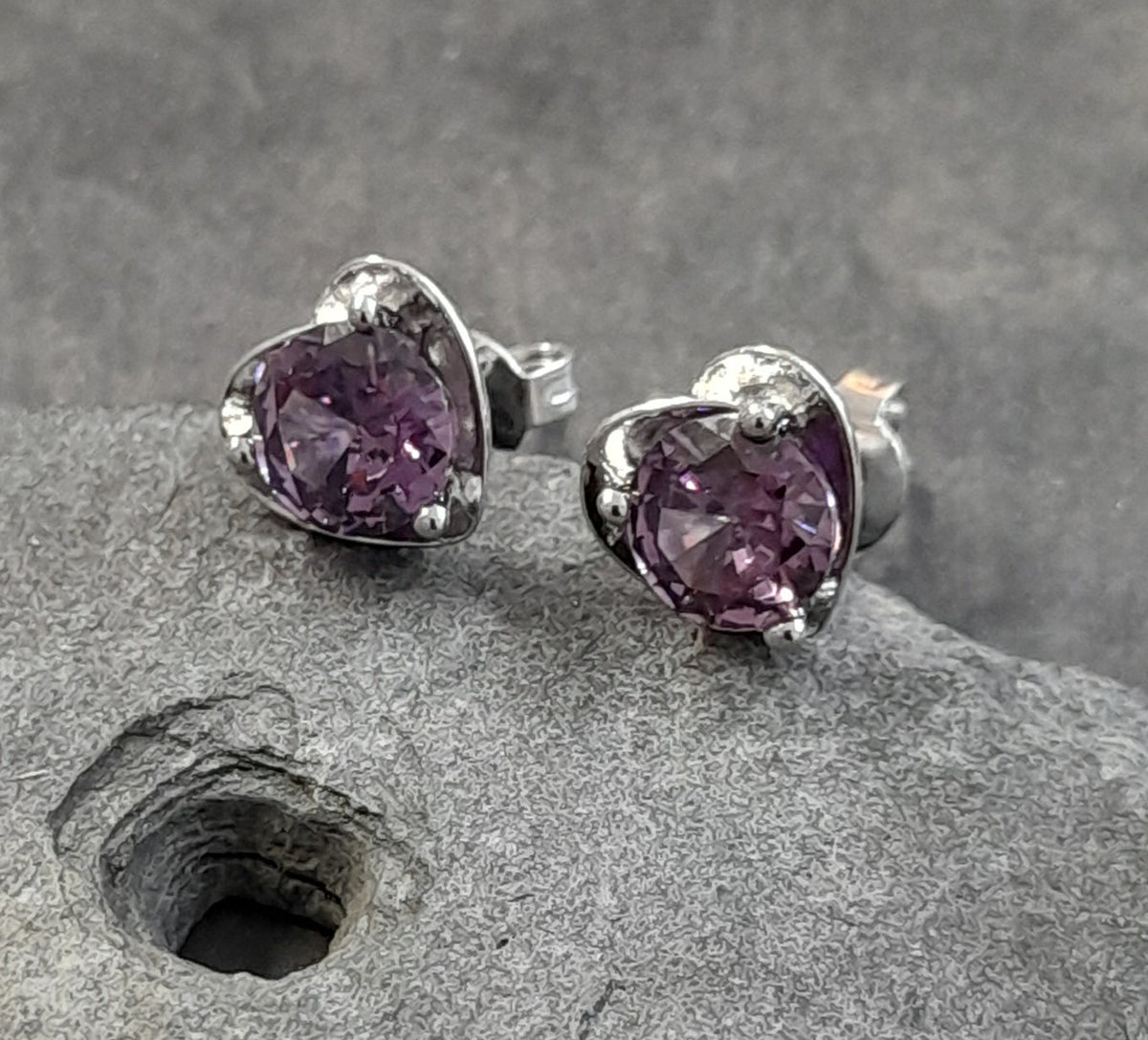 SS853B - 9MM HEART PURPLE CZ SILVER PLATE STUD
