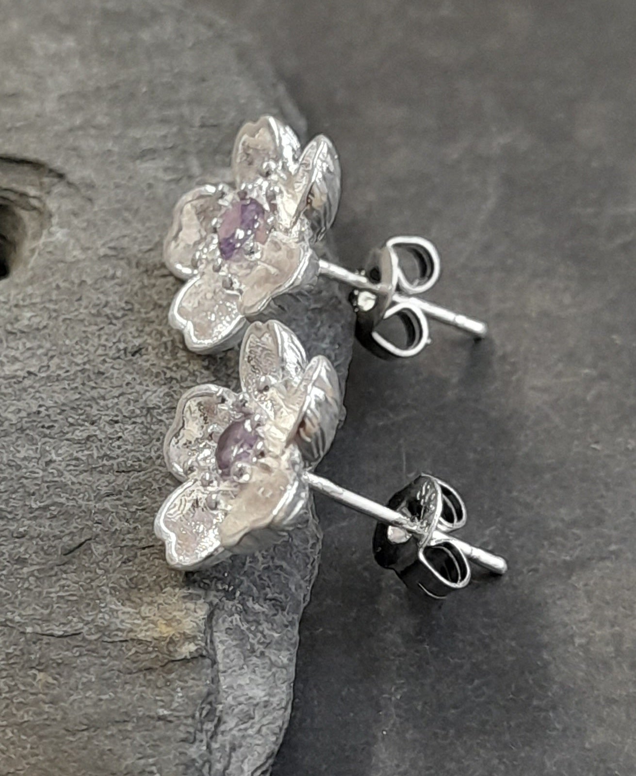 SS854B - 10MM FLOWER WITH CZ SILVER PLATE STUD