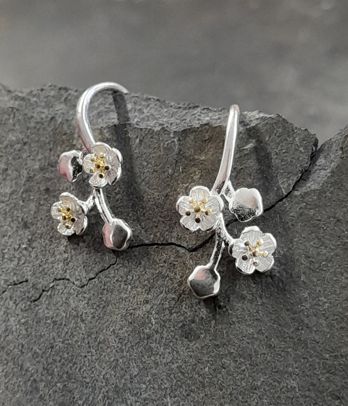SE573B - 10MM MATT FLOWER SILVER PLATE ER