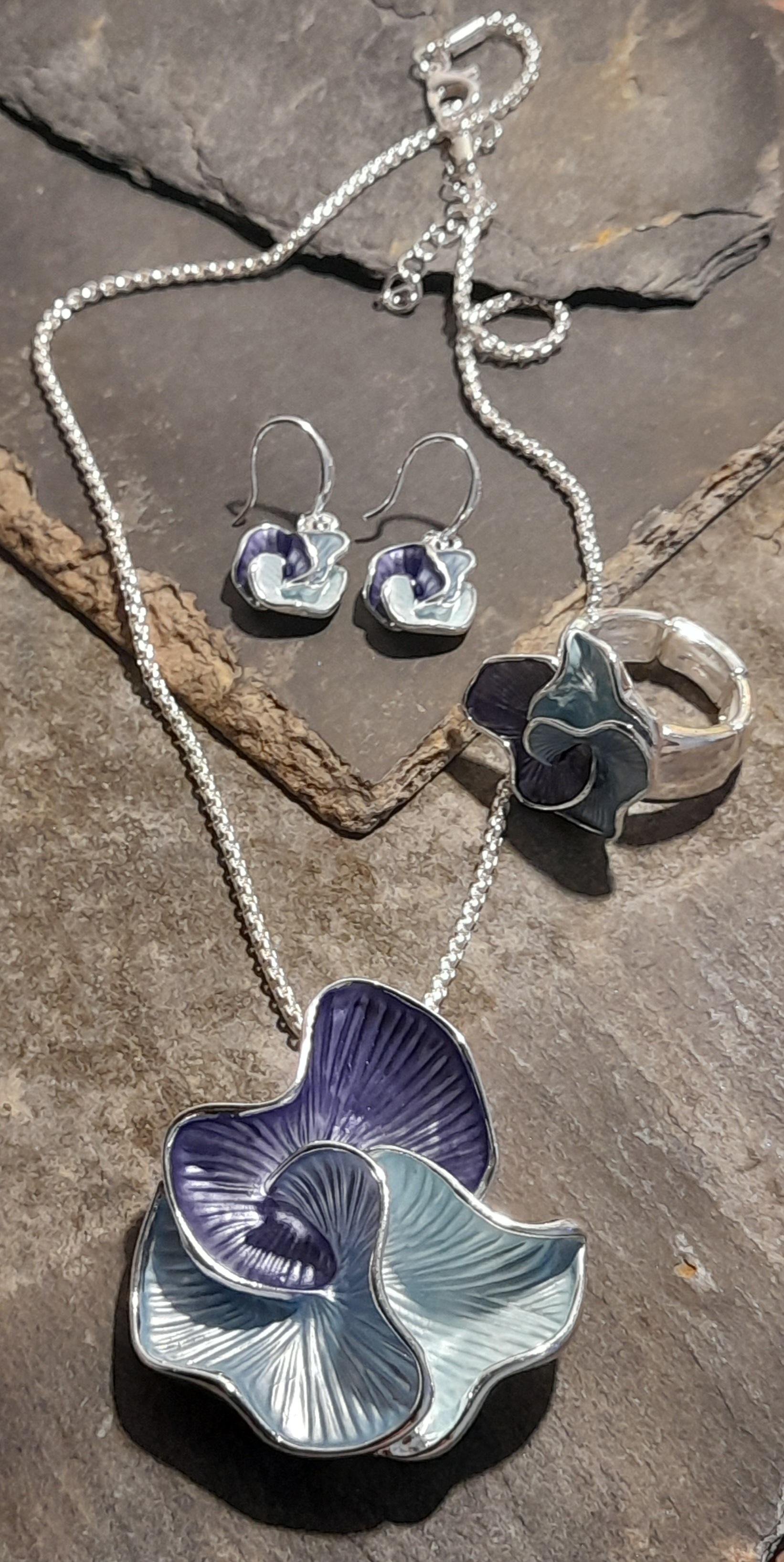 BLF024 - BLUE CLUSTER NL/ER/RING SET