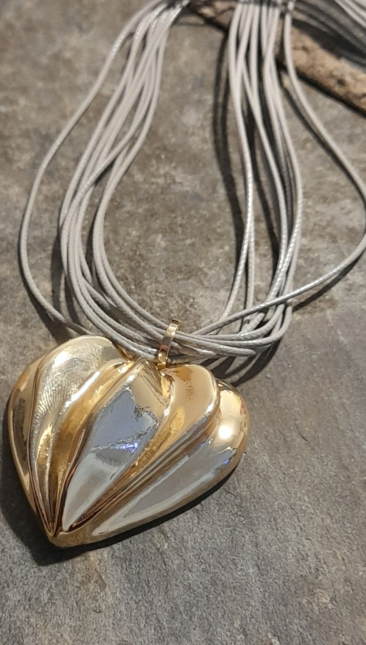 BLF028 -GOLD HEART MAGNETIC NL